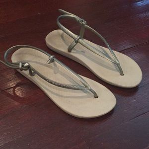 Havaianas Gold Sandals. Size 37-38.
